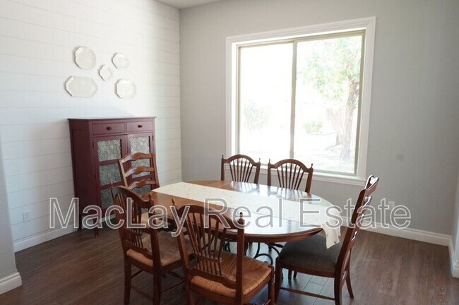 Building Photo - 2910 E Wildhorse Dr