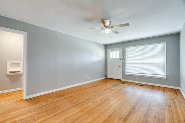 Building Photo - 5228 N Hudson Ave