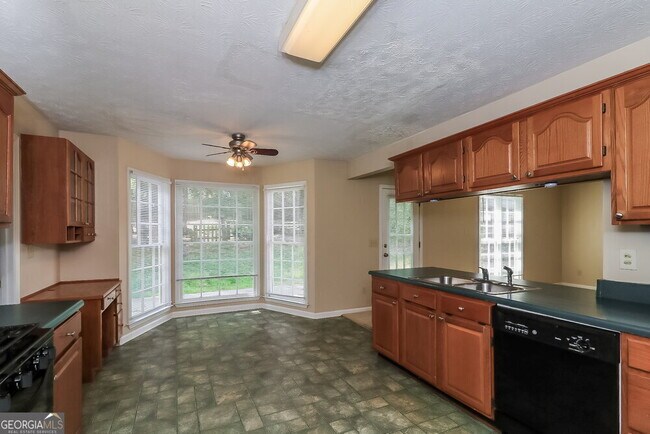 Building Photo - 2885 Summit View Ct
