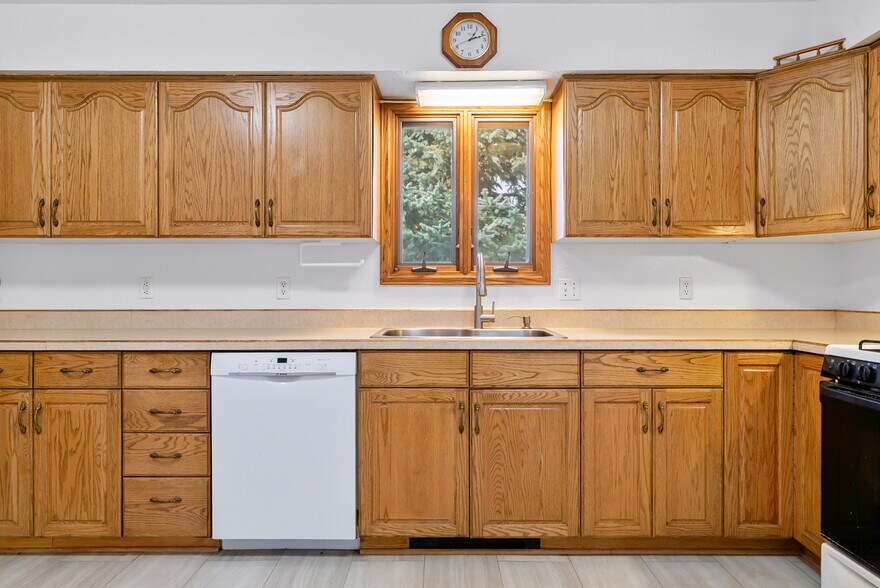 Building Photo - 175 N 10th Ave