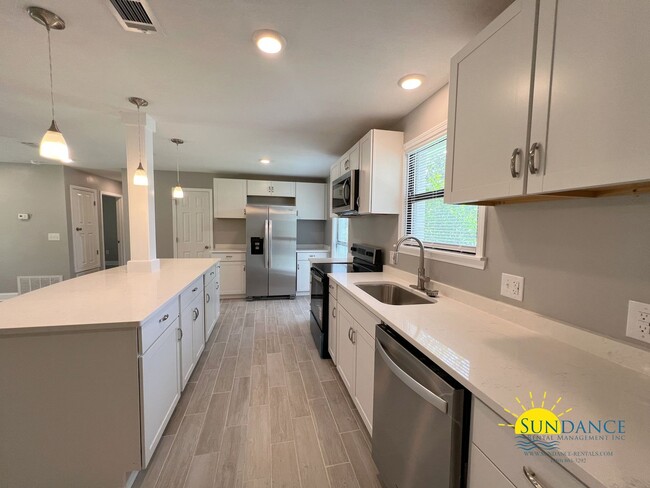 Building Photo - Inviting 3 Bedroom Home in Crestview Near Downtown & I-10!