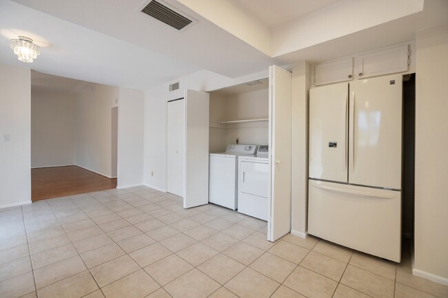 Building Photo - Lovely  South Scottsdale Charmer!
