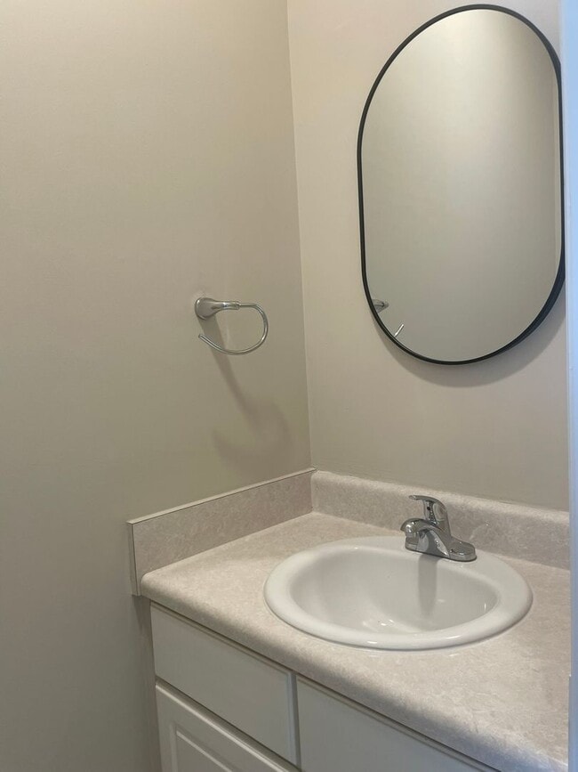 Building Photo - Beautiful Townhome Across Street From Jones Creek Golf Club