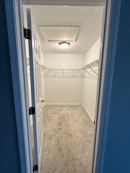 Walk-in Closet in Prim. Bedroom - 155 Weybridge Dr