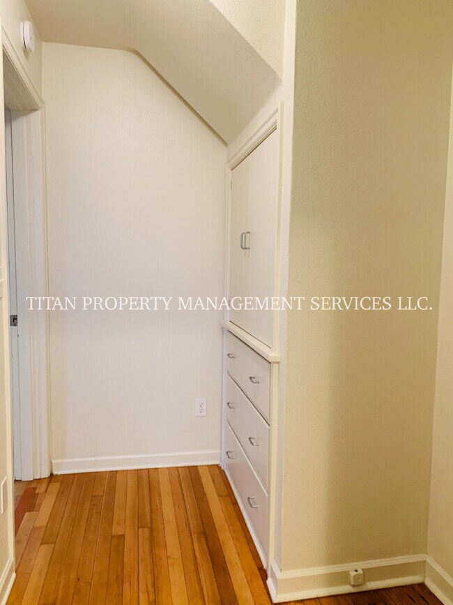 Building Photo - Beautiful 3BR/2BA Home in NE Portland | 1,600 Sq Ft | Private Fenced Yard | W/D Included