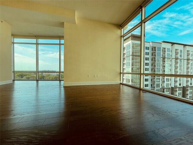 Building Photo - 101 S Eola Dr