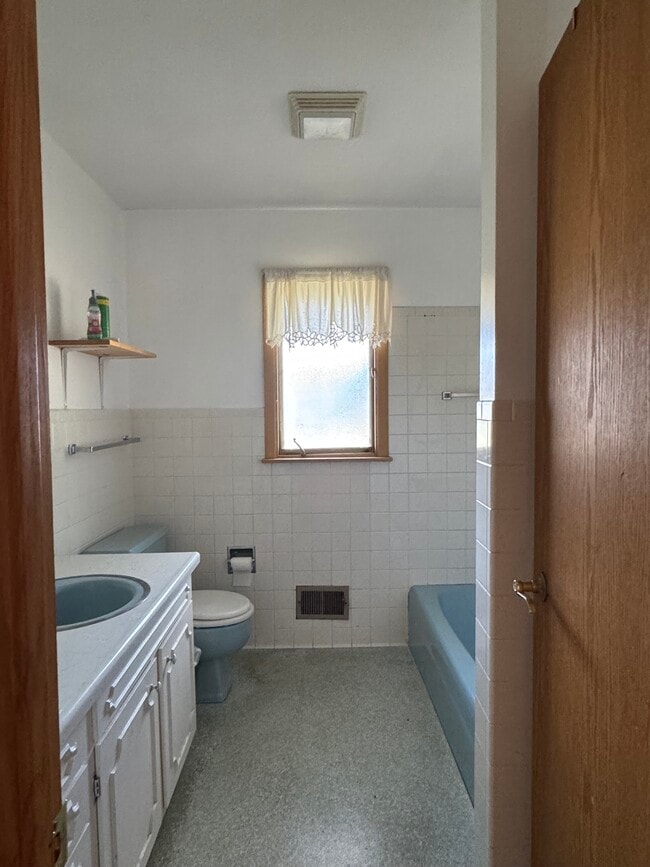 Building Photo - 510-512 Elm Street Duplex
