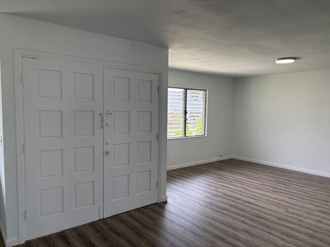 Building Photo - OAHU9366 - Keep all tenants MTM - Owner ma...