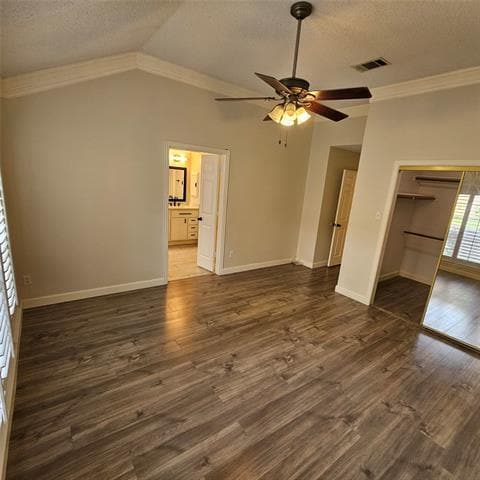 Building Photo - 2817 Oleander Dr