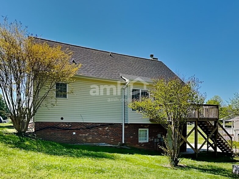 Building Photo - 272 Twin Creeks Rd