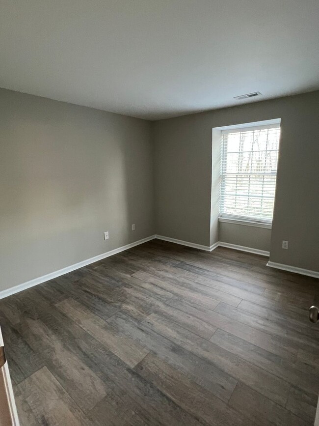 Building Photo - 2 Bedroom Condo near UNCC