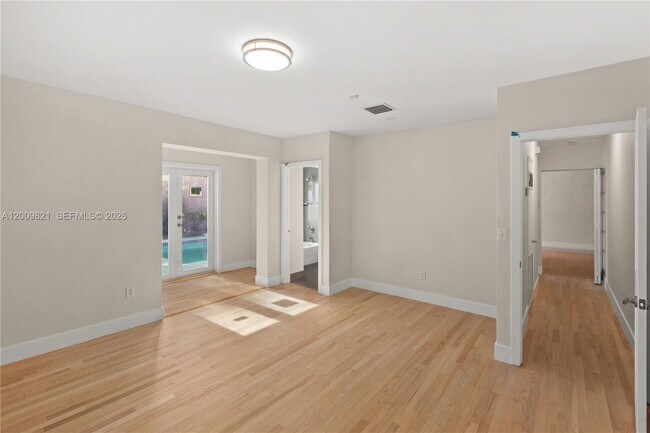 Building Photo - 5614 San Vicente St