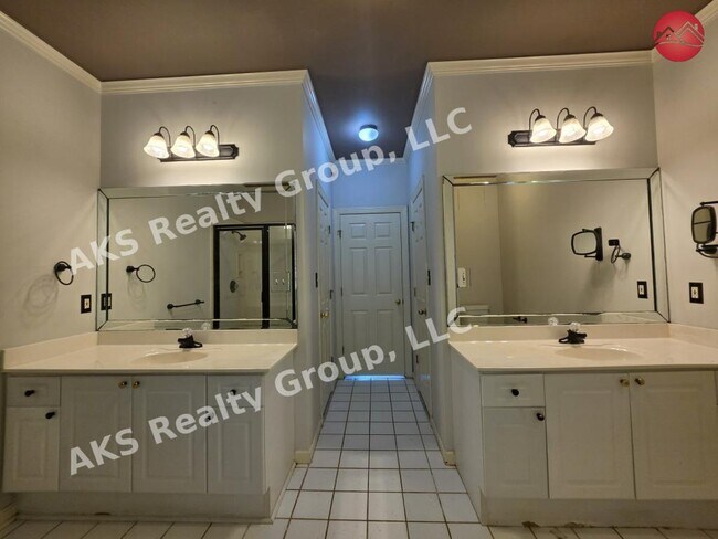 Building Photo - 5004 Melrose Way