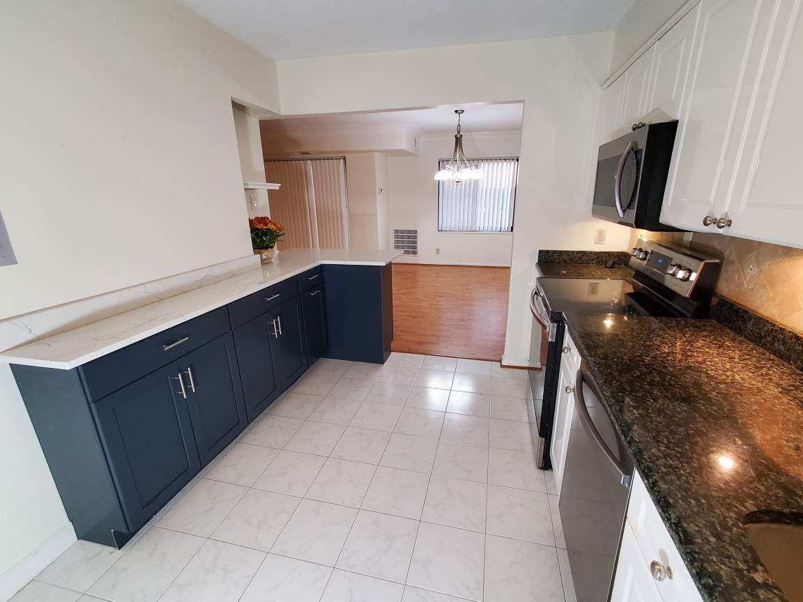 Kitchen - 203 Yoakum Pky