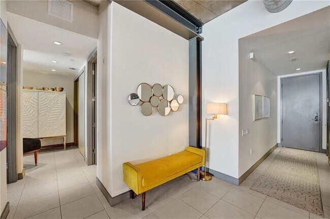 Building Photo - 110 SE 2nd St