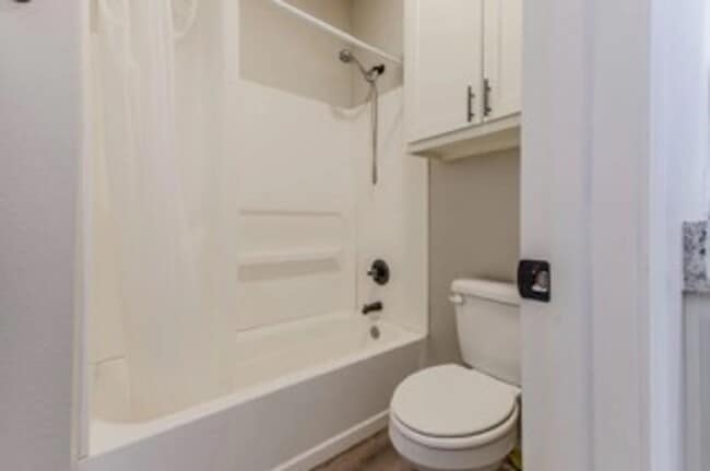 Building Photo - 4 Bedroom 2 Bath Unit, Frenship ISD!