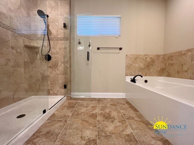 Building Photo - Gorgeous 4 Bedroom Home in FWB!
