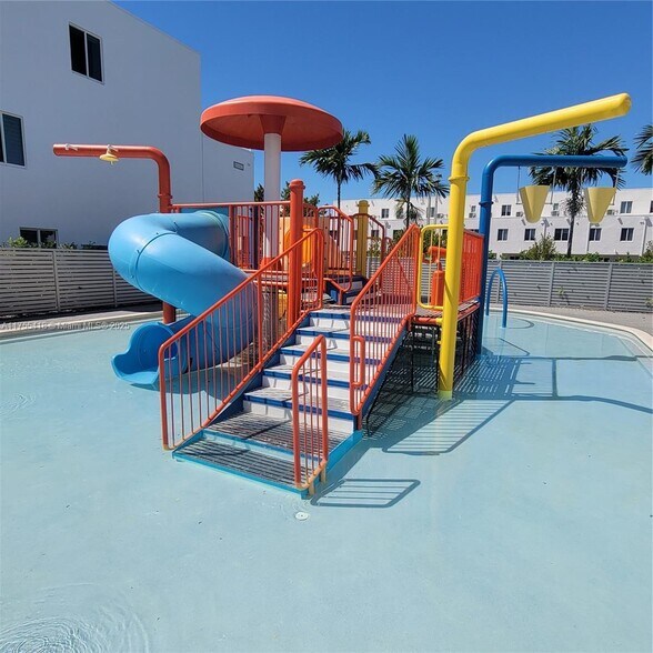 Building Photo - 10440 NW 67th St