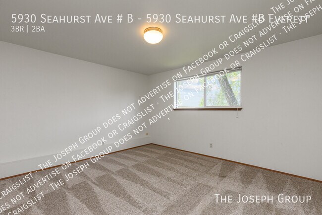 Building Photo - 5930 Seahurst Ave