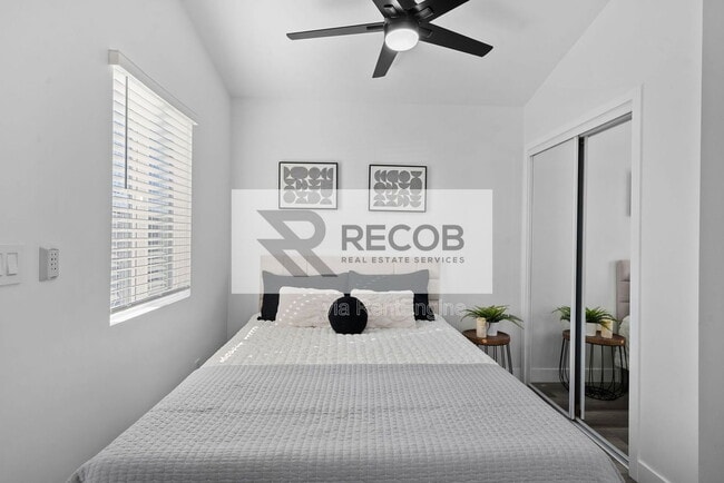 Building Photo - 1638 Elm Ave