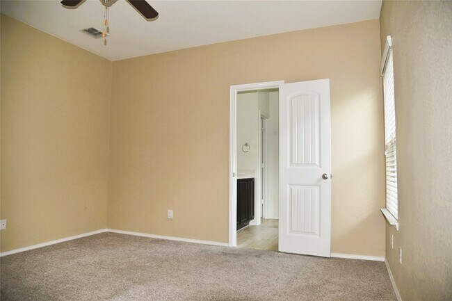 Building Photo - 1405 Acmite Ave
