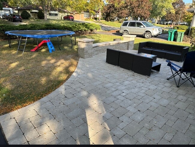 Building Photo - 519 Oakwood Dr