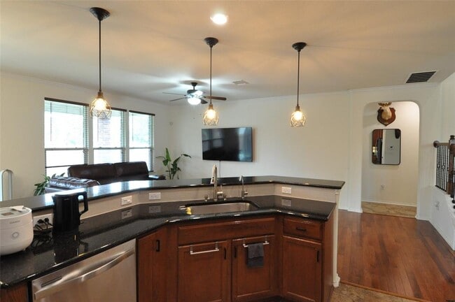 Building Photo - 12400 Knowell Dr