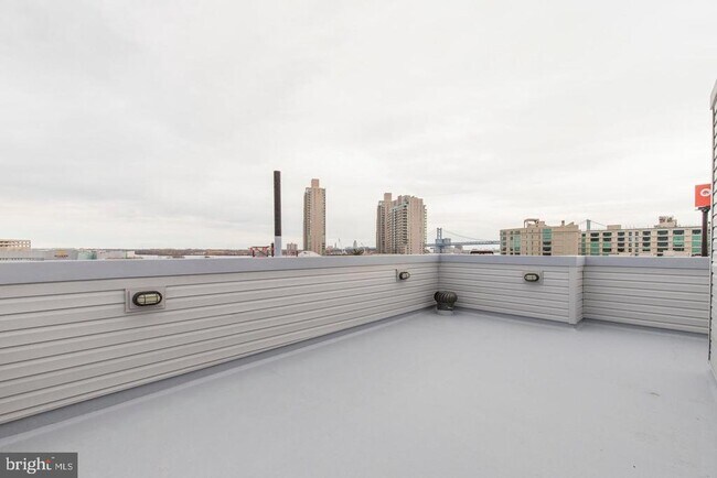 Building Photo - 90-94 E Laurel St