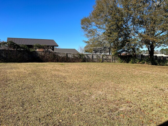 Building Photo - 301 Choctaw Rd