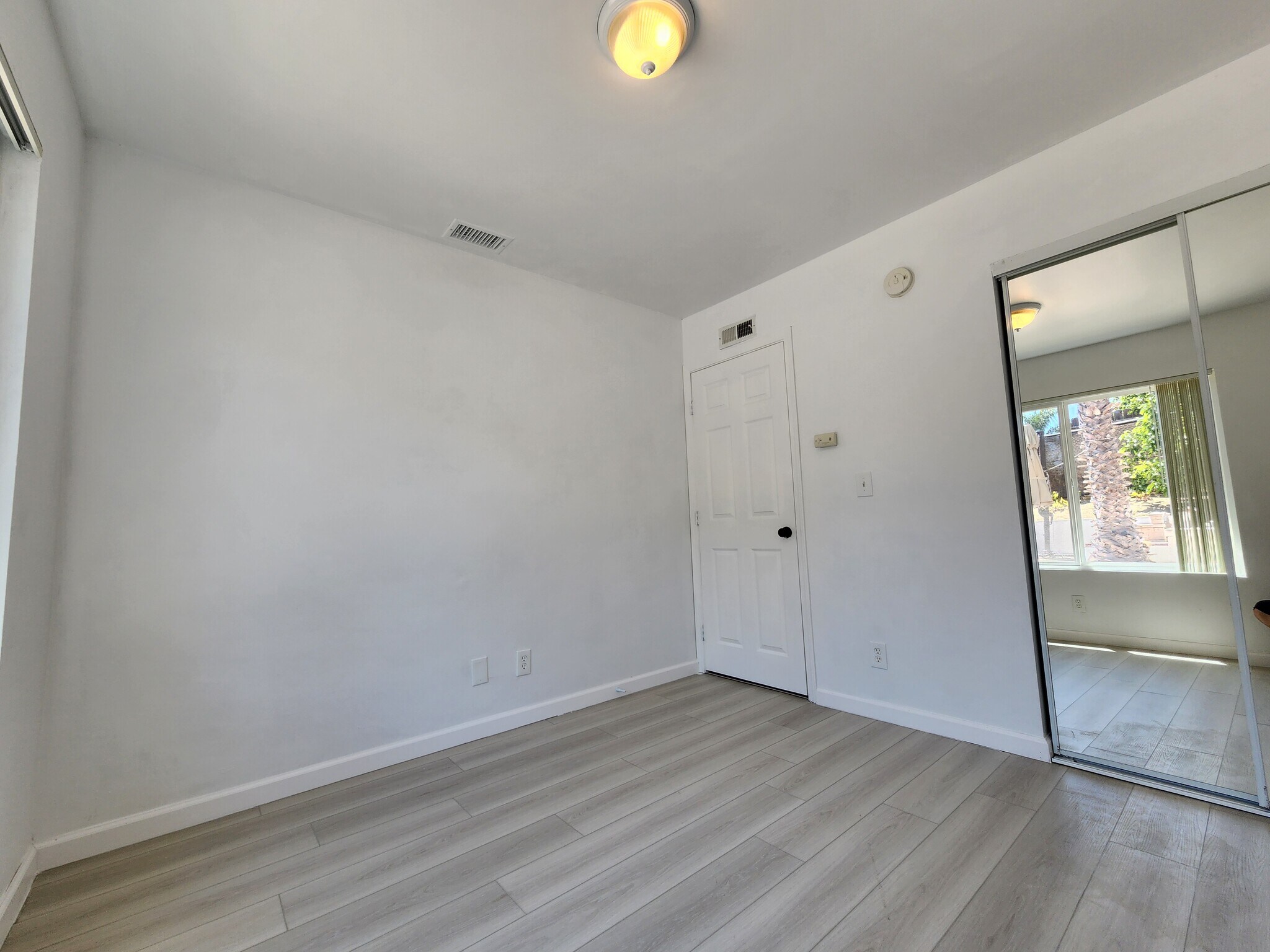 Building Photo - 527 Huff St