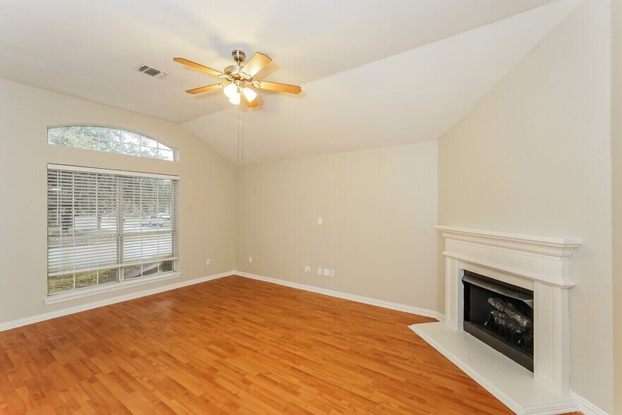 Building Photo - 1601 Prescott Dr