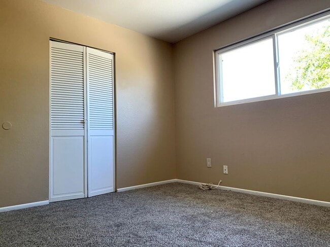 Building Photo - 4917 Roja Dr