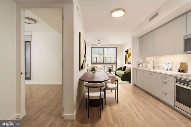 Building Photo - 1630 Columbia Rd NW