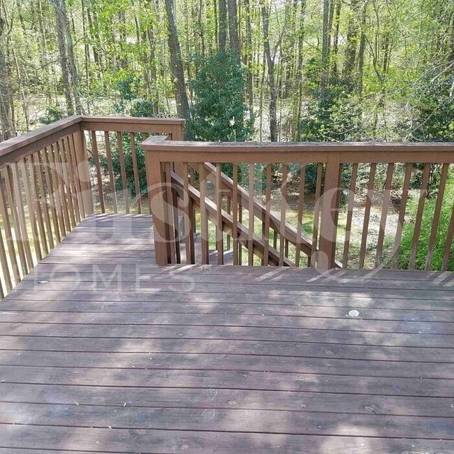 Building Photo - 1577 Silver Ridge Dr SW