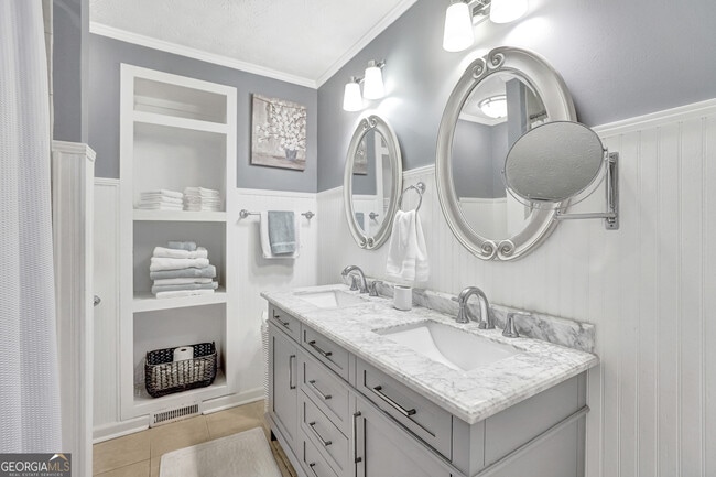 Building Photo - 300 Briarwood Rd