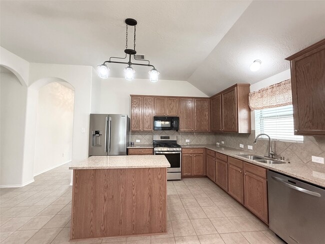 Building Photo - 24810 Lazy Tee Ln