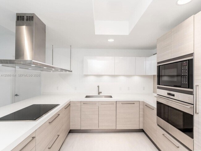 Building Photo - 17301 Biscayne Blvd