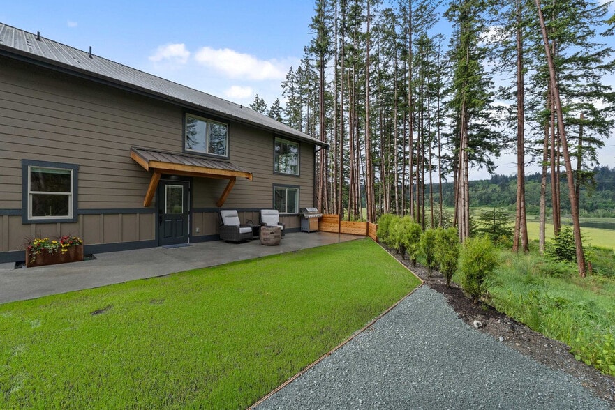 Building Photo - 205 Woodland Dr