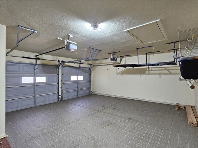 Building Photo - 2527 Willowby Dr