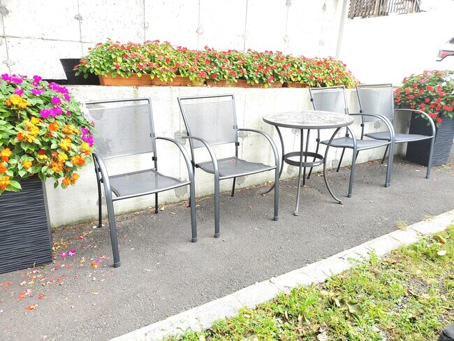 Building Photo - 1093 Shippan Ave