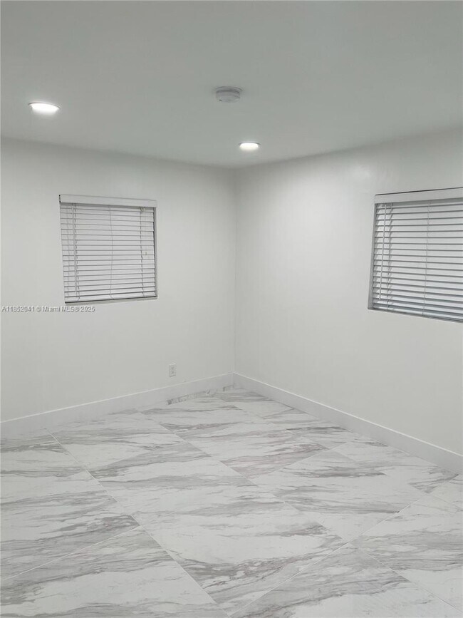Building Photo - 4337 SW 49th St