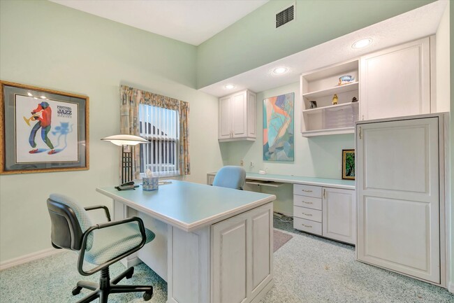 Building Photo - Furnished 3BR/3BA Home with Den, Heated Pool & Lanai in *The Meadows* Sarasota