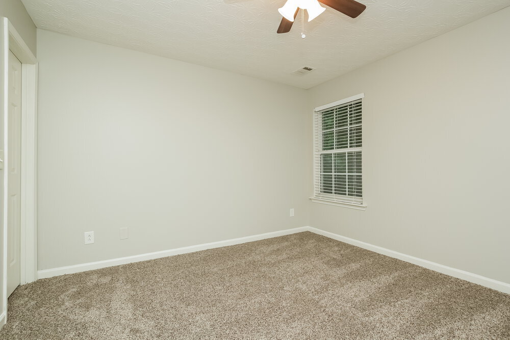 Building Photo - 340 Meadows Ln