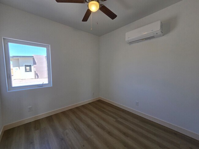 Building Photo - 370 Riverfront Dr