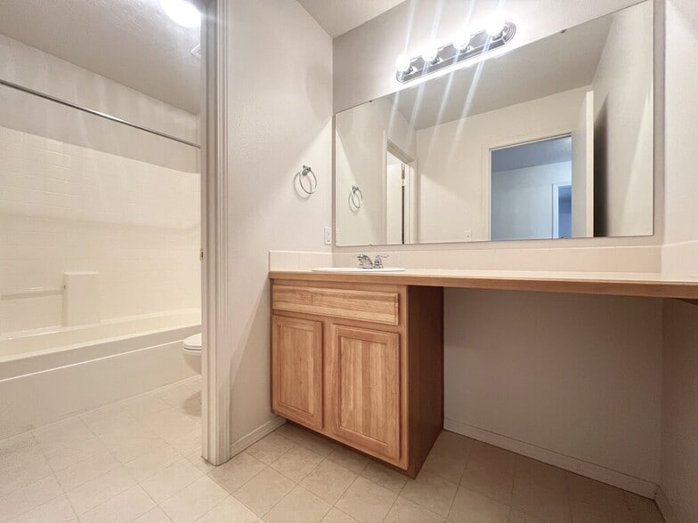 Building Photo - 9656 W Shelborne Dr