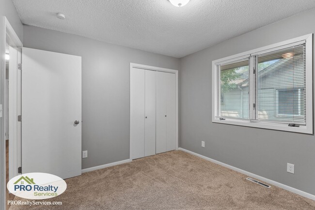 Building Photo - 5 Bedroom Home in Crystal