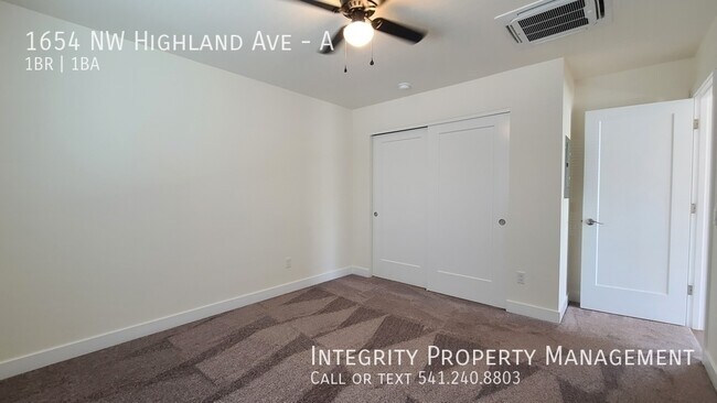 Building Photo - 1654 NW Highland Ave