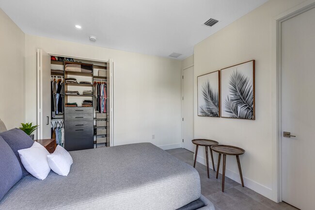 Building Photo - 704 SW 7th St