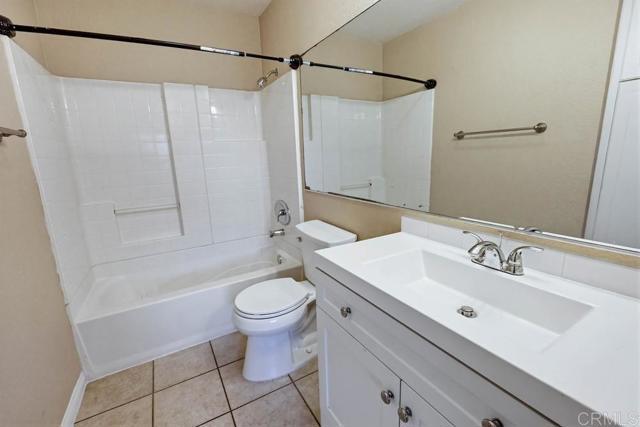 Building Photo - 1025 Estes St