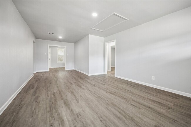 Building Photo - 5139 Enyart St